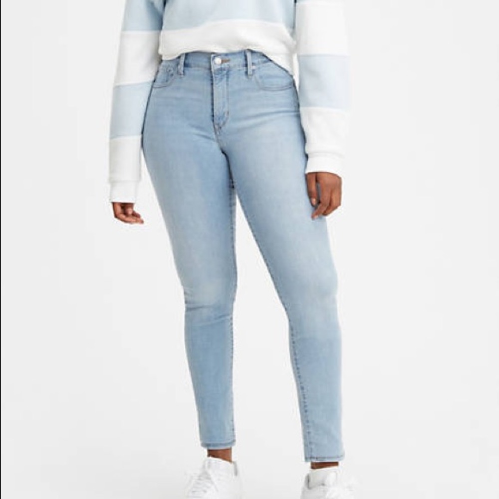 Levi’s 311 Shaping Skinny Light Wash Jeans - Picture 5 of 6